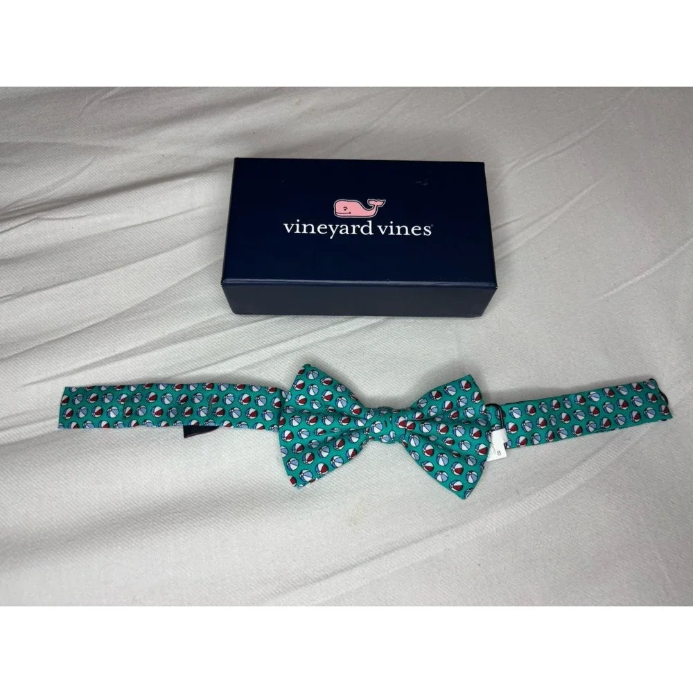 Vineyard Vines Boys Green Silk Bow Tie Beach Ball All Over Print NWT & Box $45